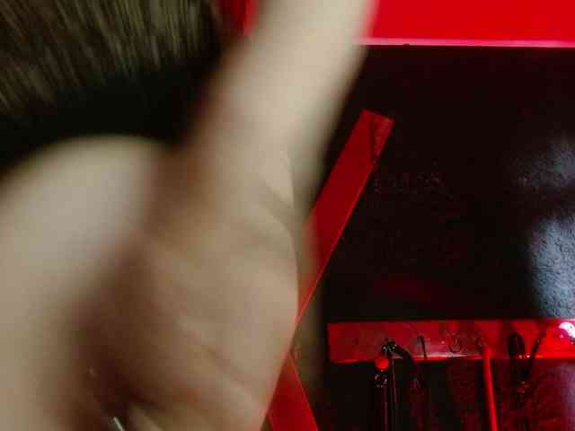 Naty-slavedoll webcam