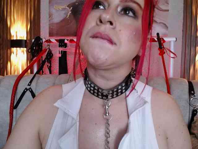 Naty-slavedoll webcam
