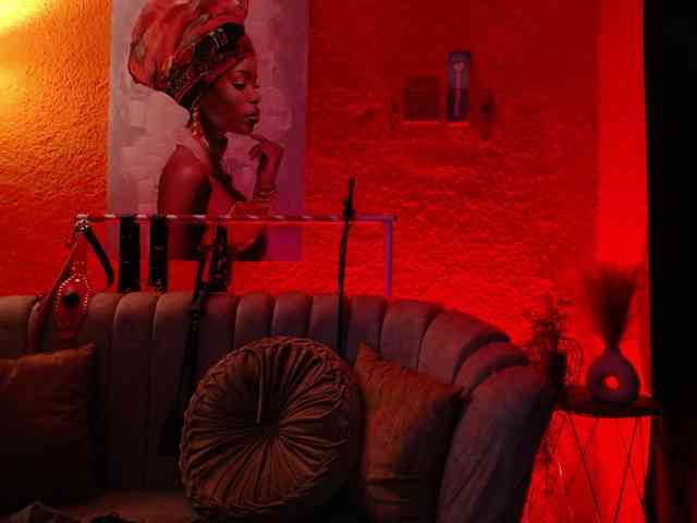 Naty-slavedoll webcam