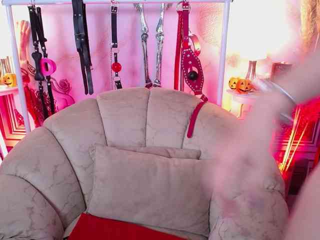 Naty-slavedoll webcam
