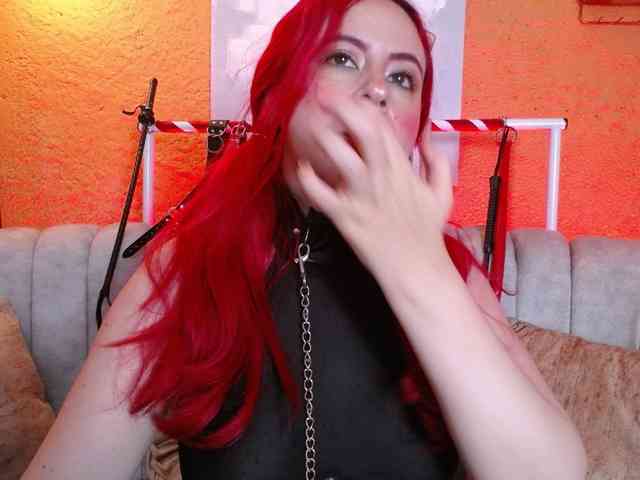 Naty-slavedoll webcam