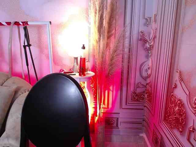 Naty-slavedoll webcam