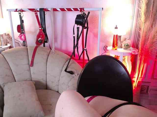 Naty-slavedoll webcam