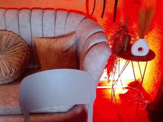 Naty-slavedoll webcam