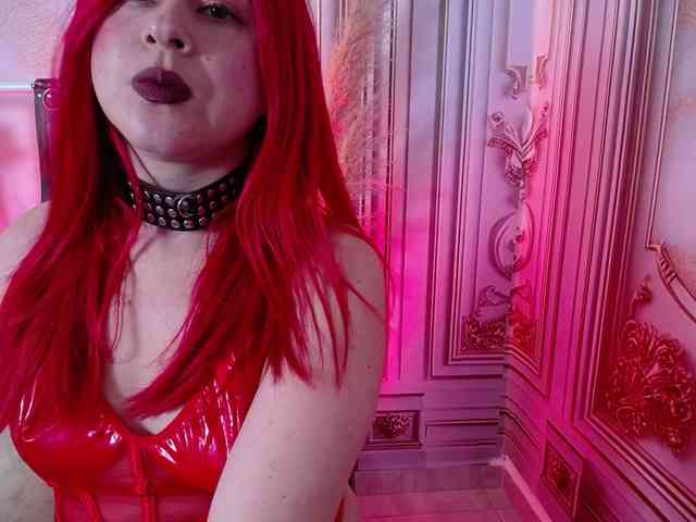 Naty-slavedoll webcam