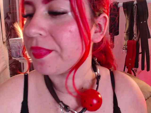 Naty-slavedoll webcam