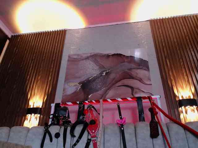 Naty-slavedoll webcam