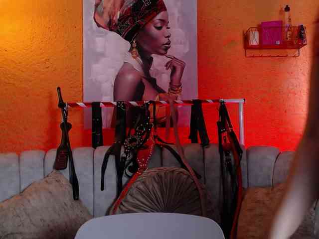 Naty-slavedoll webcam