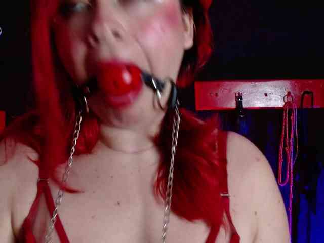 Naty-slavedoll webcam