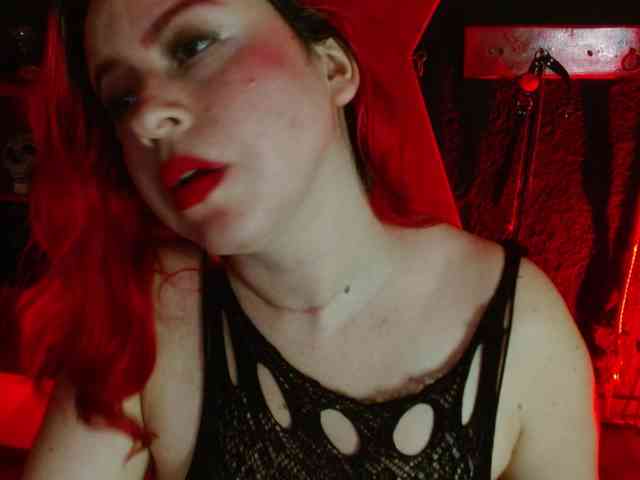 Naty-slavedoll webcam