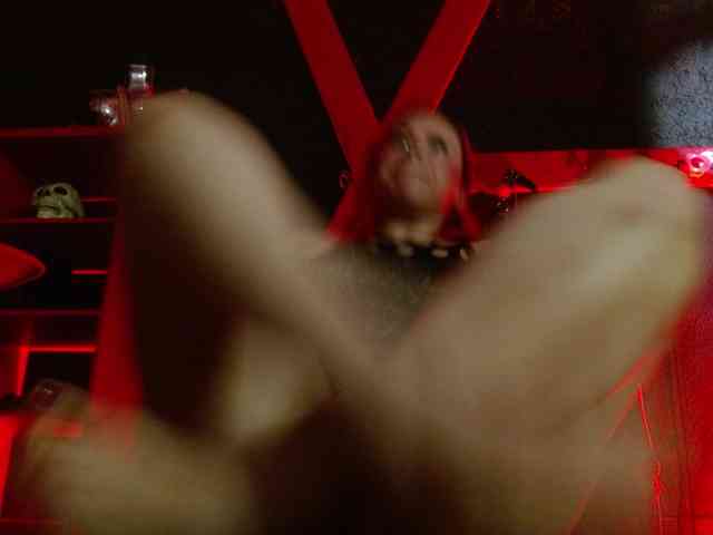 Naty-slavedoll webcam