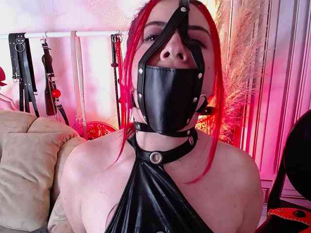 Naty-slavedoll webcam