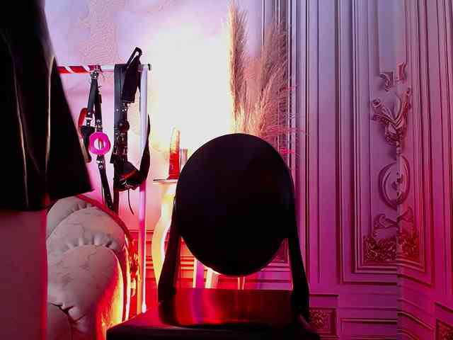 Naty-slavedoll webcam