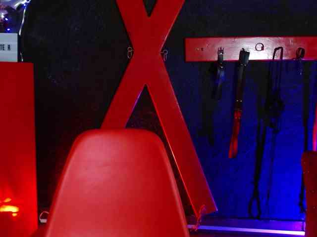 Naty-slavedoll webcam