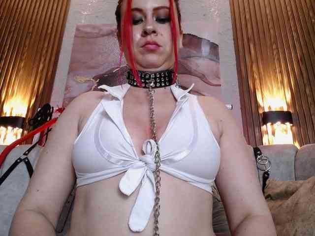 Naty-slavedoll webcam