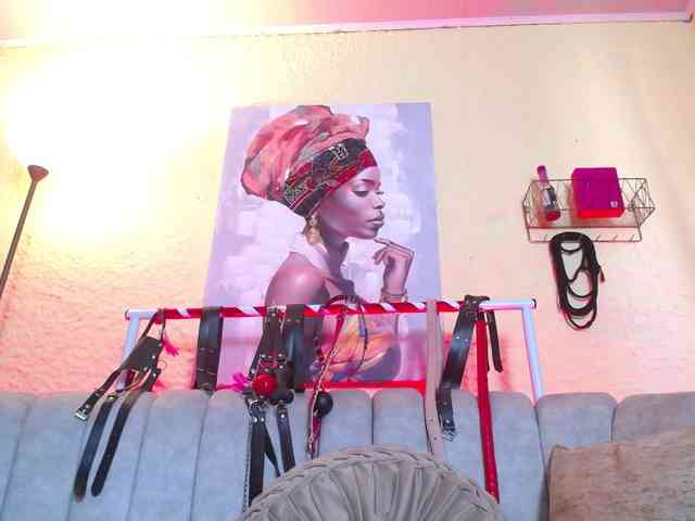 Naty-slavedoll webcam