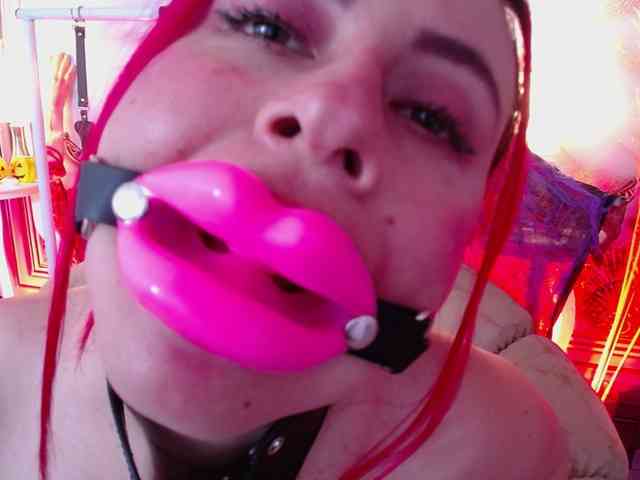Naty-slavedoll webcam