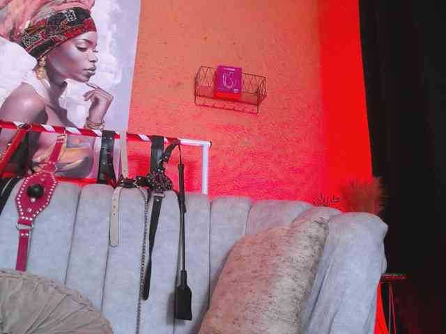 Naty-slavedoll webcam