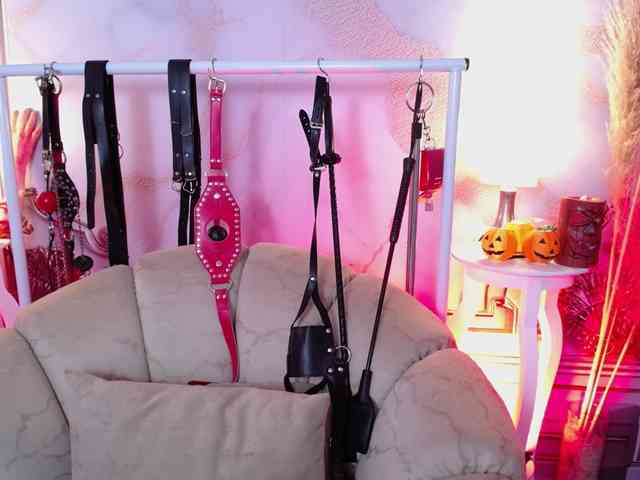 Naty-slavedoll webcam