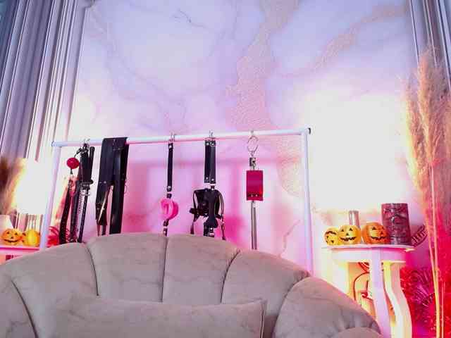 Naty-slavedoll webcam