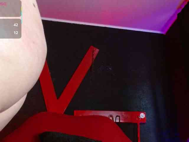 Naty-slavedoll webcam