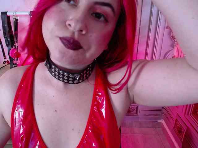 Naty-slavedoll webcam