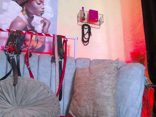 Naty-slavedoll webcam