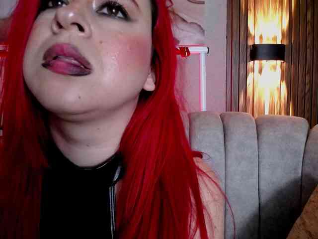 Naty-slavedoll webcam