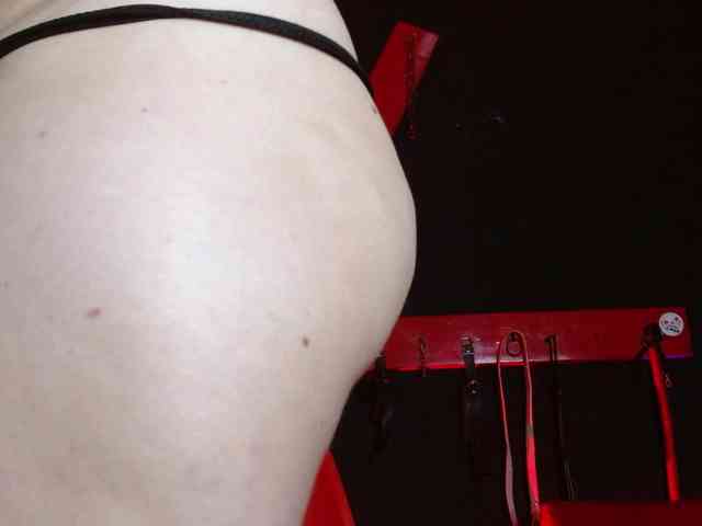 Naty-slavedoll webcam