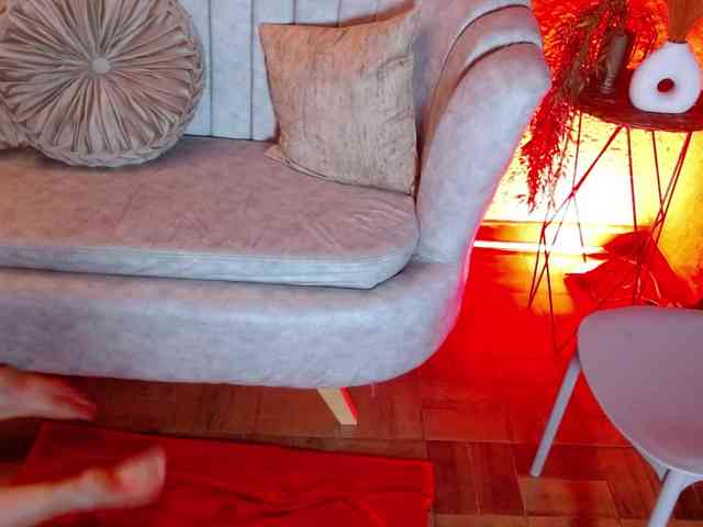 Naty-slavedoll webcam