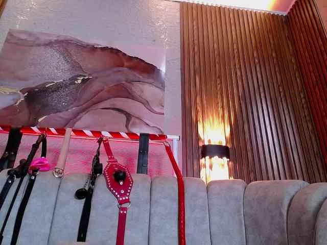 Naty-slavedoll webcam