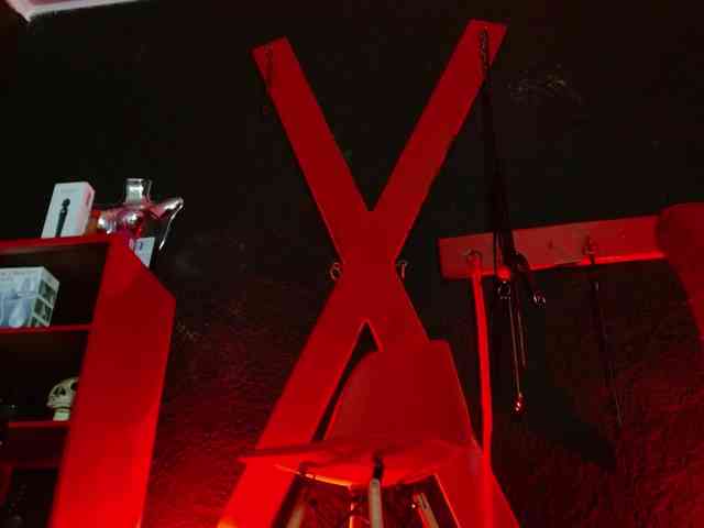Naty-slavedoll webcam