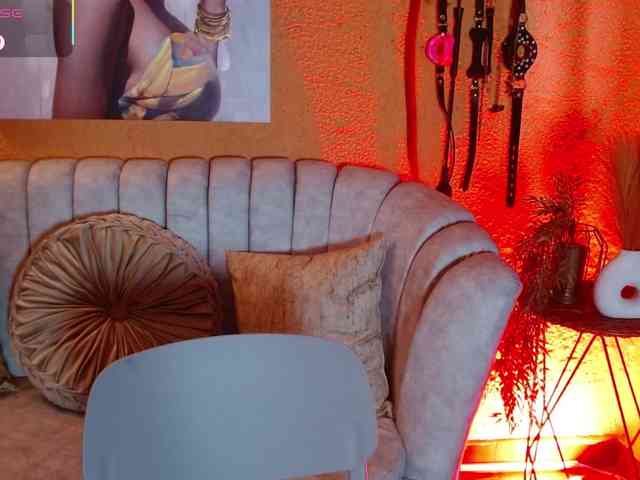 Naty-slavedoll webcam