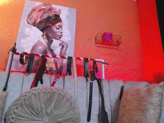 Naty-slavedoll webcam