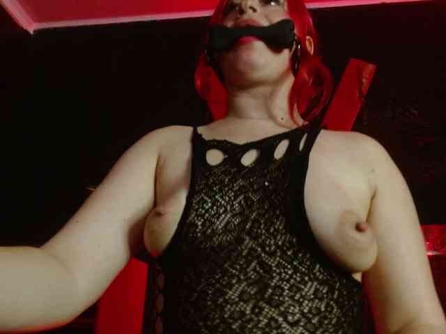 Naty-slavedoll webcam