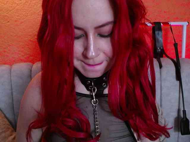 Naty-slavedoll webcam