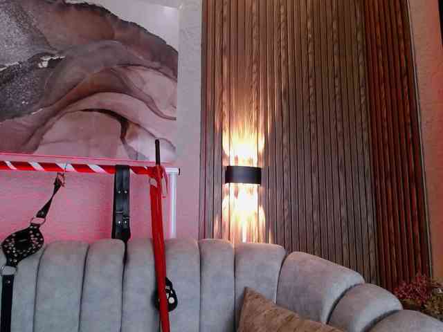 Naty-slavedoll webcam