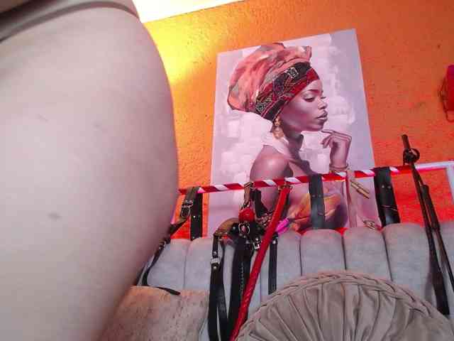 Naty-slavedoll webcam