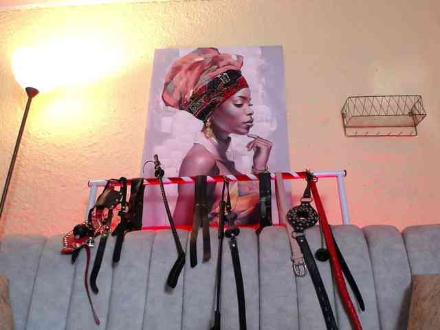 Naty-slavedoll webcam