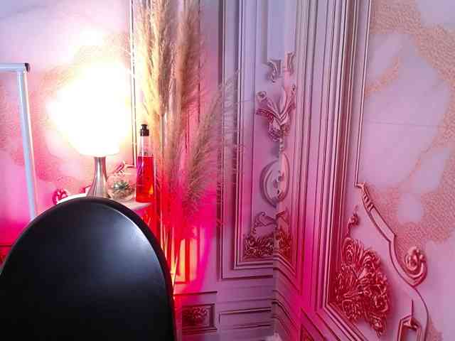 Naty-slavedoll webcam