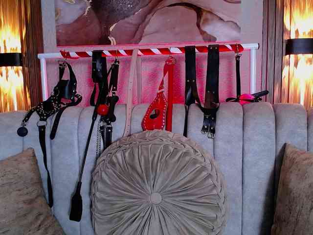 Naty-slavedoll webcam