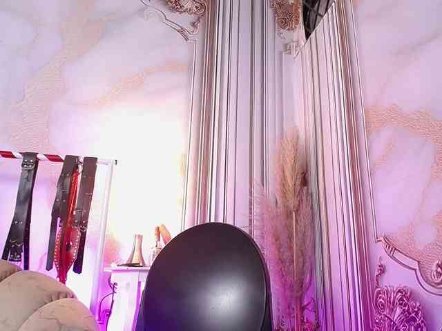 Naty-slavedoll webcam