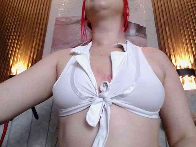 Naty-slavedoll webcam