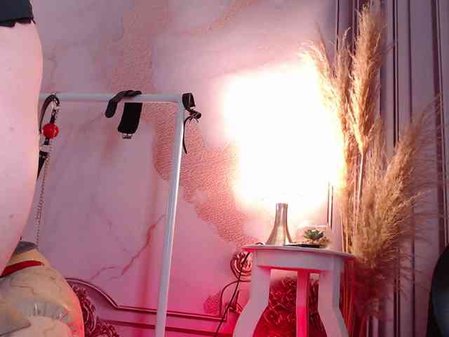 Naty-slavedoll webcam