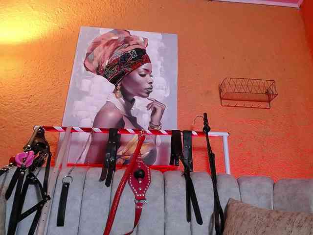 Naty-slavedoll webcam