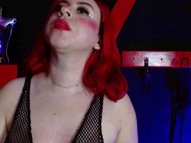 Naty-slavedoll webcam