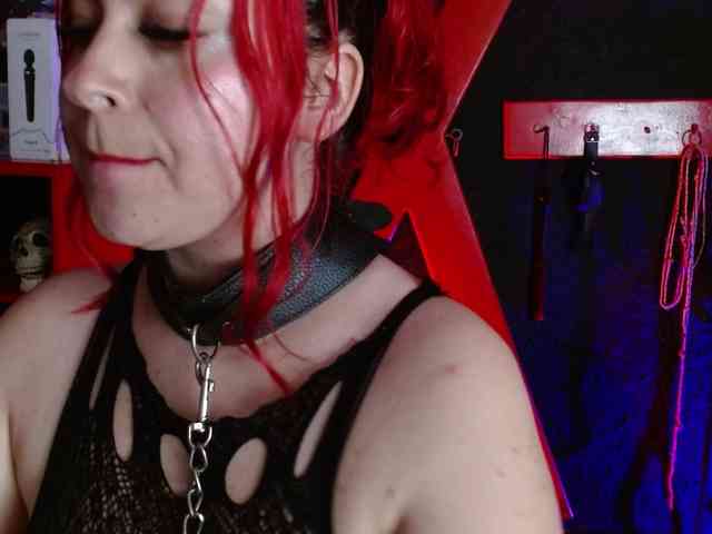 Naty-slavedoll webcam