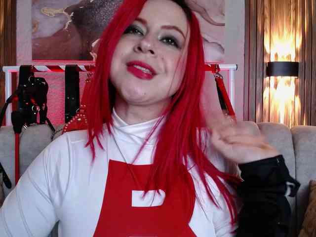 Naty-slavedoll webcam