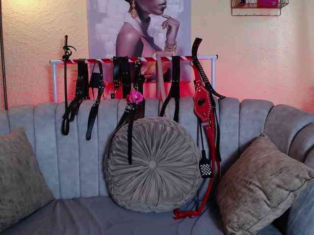 Naty-slavedoll webcam