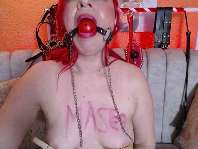 Naty-slavedoll webcam